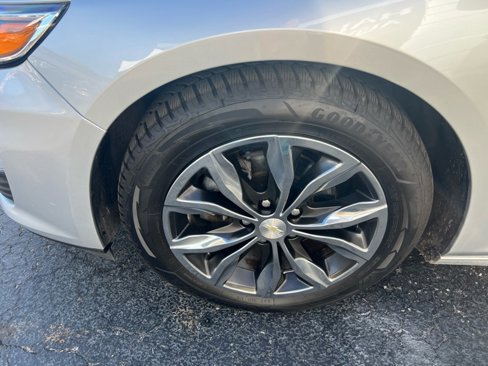 Used 2019 Chevrolet Malibu LT image 19