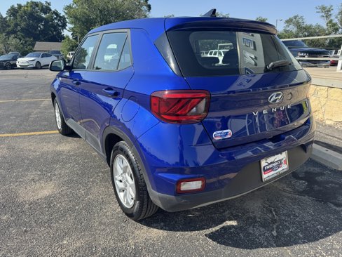 Used 2021 Hyundai Venue SE image 3