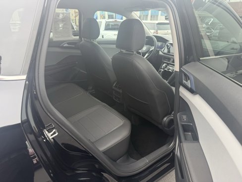 Used 2024 Volkswagen Taos SE image 12
