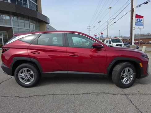 Certified 2025 Hyundai Tucson SE image 21