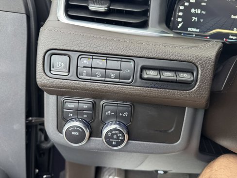 Used 2022 GMC Yukon XL Denali image 25