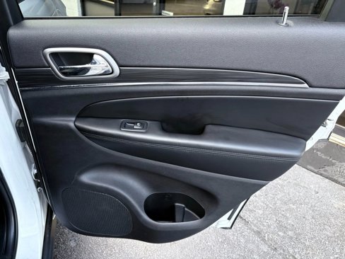 Used 2019 Jeep Grand Cherokee Limited image 17