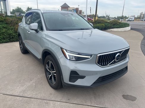 Used 2025 Volvo XC40 B5 Core image 7