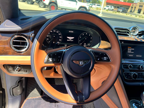 Used 2023 Bentley Bentayga image 23