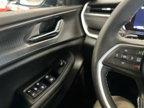 Used 2024 Jeep Grand Cherokee L Laredo image 28