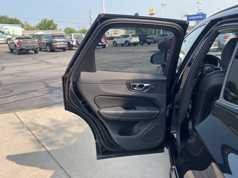Certified 2025 Volvo XC60 B5 Ultra w/ Climate Package image 28