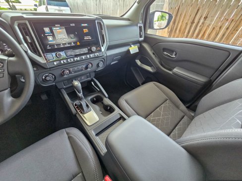 Used 2025 Nissan Frontier SV image 48