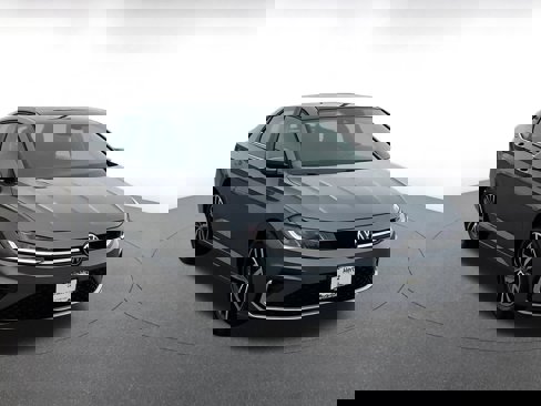 Used 2025 Volkswagen Jetta SE image 3