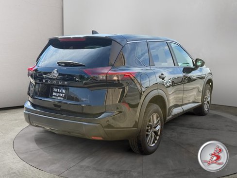 Used 2024 Nissan Rogue S image 4