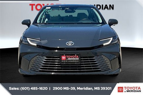 Used 2025 Toyota Camry XLE image 3