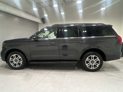 Used 2025 Ford Expedition Active image 5