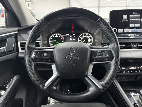 Used 2024 Mitsubishi Outlander SE image 12