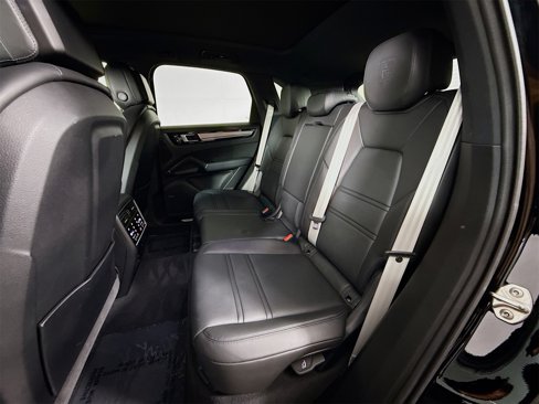 Certified 2022 Porsche Cayenne S Platinum image 18