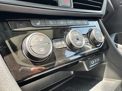 Used 2024 Volkswagen Jetta SEL image 33