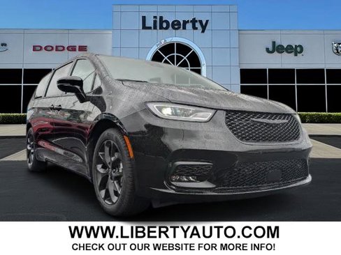 New 2026 Chrysler Pacifica Limited image 1
