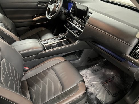 Used 2024 Nissan Pathfinder Platinum image 61