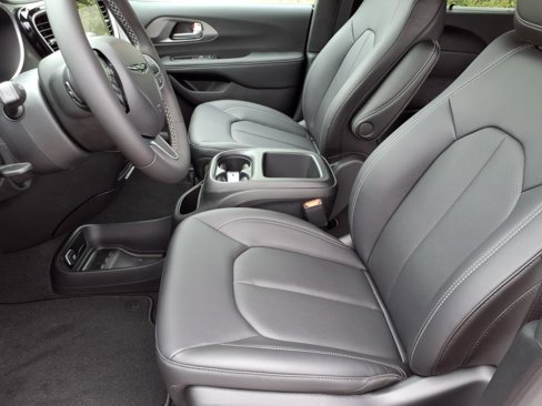 New 2026 Chrysler Pacifica Select image 6