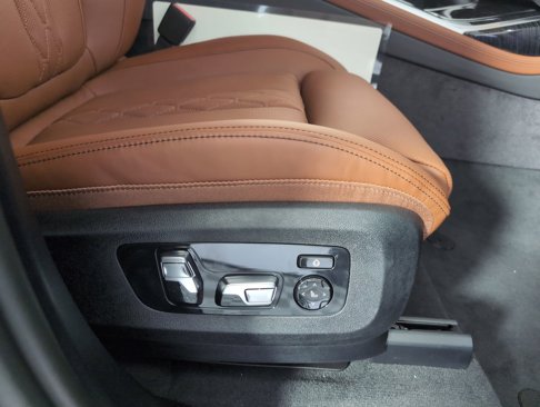 New 2026 BMW X7 M60i image 11