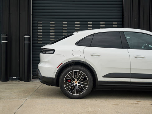 New 2025 Porsche Macan 4S Electric image 14