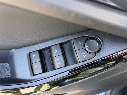 New 2026 Chevrolet Equinox LT w/ Convenience Package II image 8