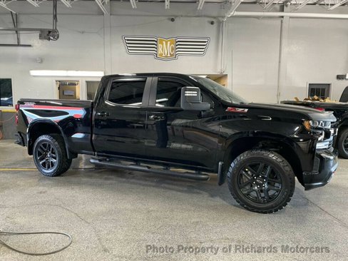 Used 2020 Chevrolet Silverado 1500 LT Trail Boss w/ Midnight Edition image 2