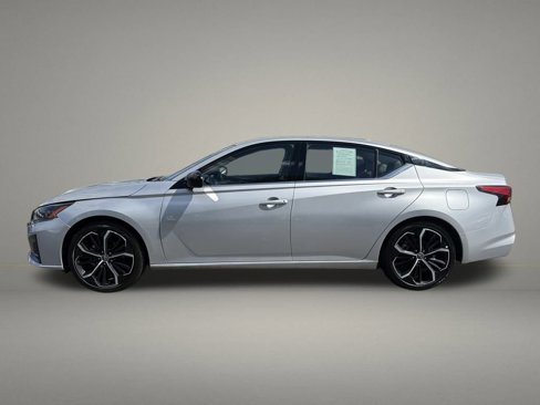 Used 2024 Nissan Altima 2.5 SR image 2