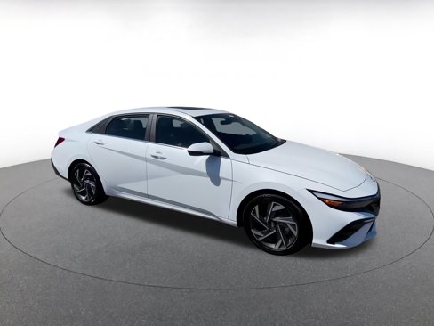 Used 2025 Hyundai Elantra Limited image 2