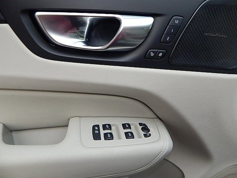 New 2026 Volvo XC60 B5 Ultra w/ Protection Package Premier image 15