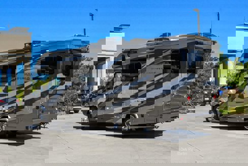 Used 2018 Mercedes-Benz Sprinter 3500 image 2