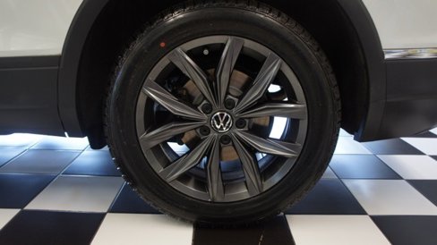 Used 2022 Volkswagen Tiguan SE image 63