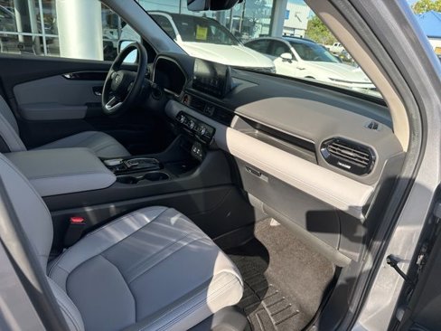 Used 2025 Honda Pilot EX-L image 13