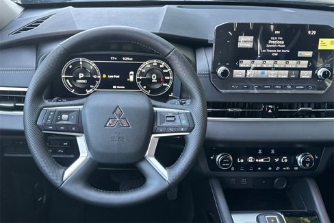 New 2025 Mitsubishi Outlander SEL image 15