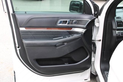 Used 2018 Ford Explorer Platinum image 31