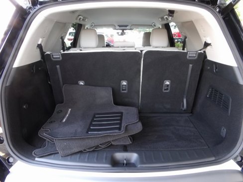 Certified 2024 Nissan Pathfinder SL image 9