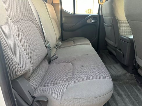Used 2018 Nissan Frontier SV image 17