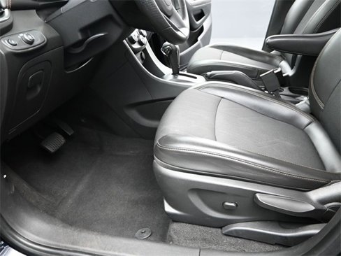 Used 2021 Chevrolet Trax LT image 12