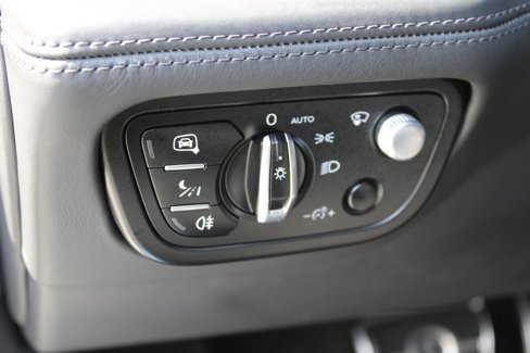 Used 2018 Bentley Bentayga image 61