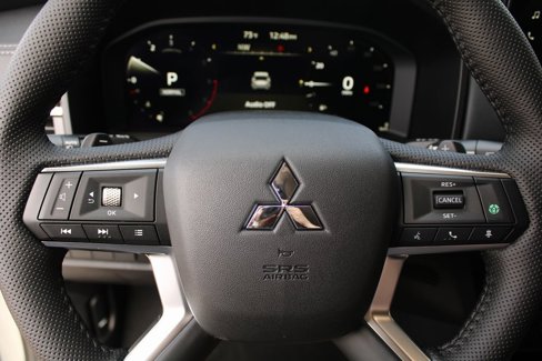 New 2025 Mitsubishi Outlander SE image 20