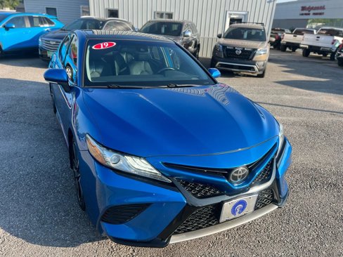 Used 2019 Toyota Camry XSE image 2