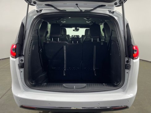 New 2026 Chrysler Pacifica Select image 9