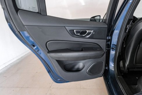 Used 2021 Volvo S60 T5 Momentum image 37