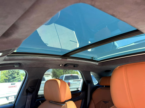 Used 2023 Bentley Bentayga image 27