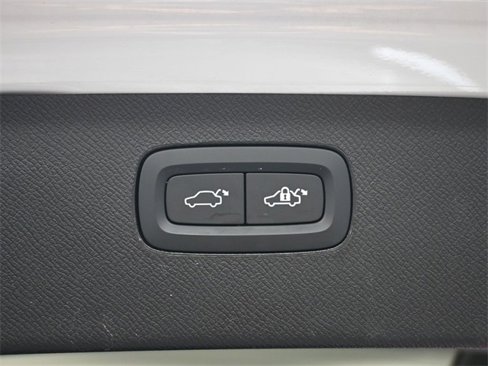 Used 2024 Volvo XC90 B6 Plus w/ Protection Package image 31