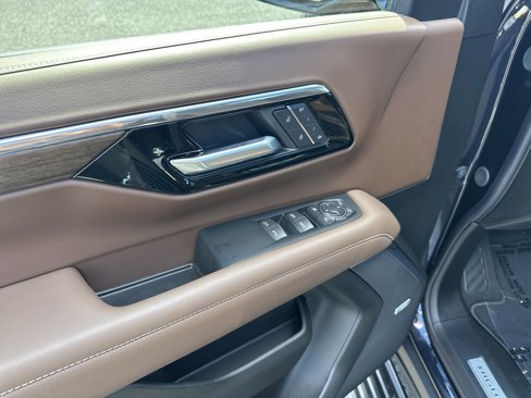 New 2025 Chevrolet Suburban High Country image 15