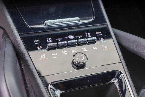 Used 2024 Porsche Cayenne Coupe image 26