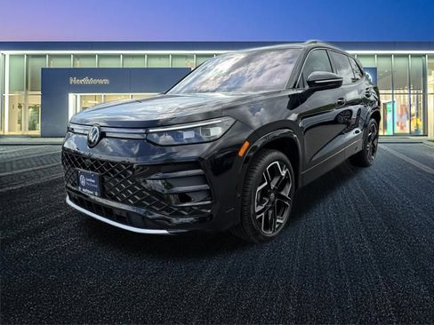 Certified 2025 Volkswagen Tiguan SEL R-Line image 8