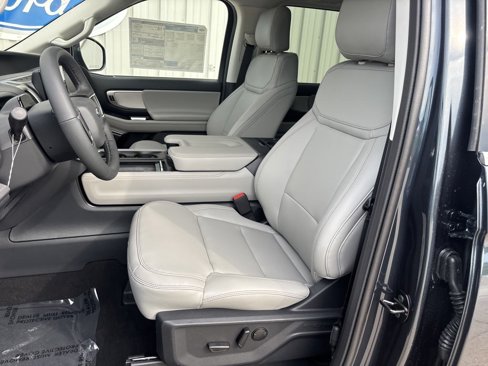 New 2025 Ford Expedition Active image 10