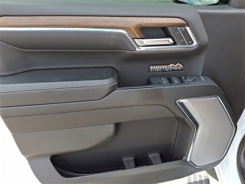 Used 2024 Chevrolet Silverado 1500 High Country w/ Technology Package image 9