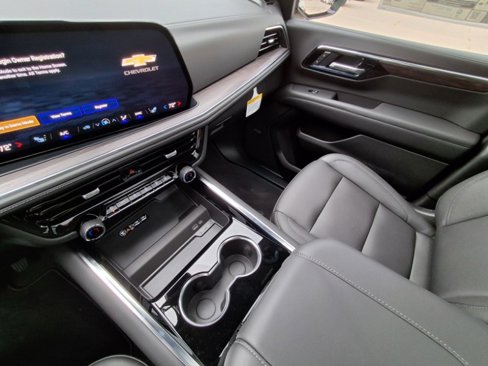 New 2025 Chevrolet Suburban Z71 w/ Z71 Off-Road Package image 16