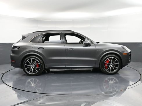 New 2025 Porsche Cayenne Turbo image 9